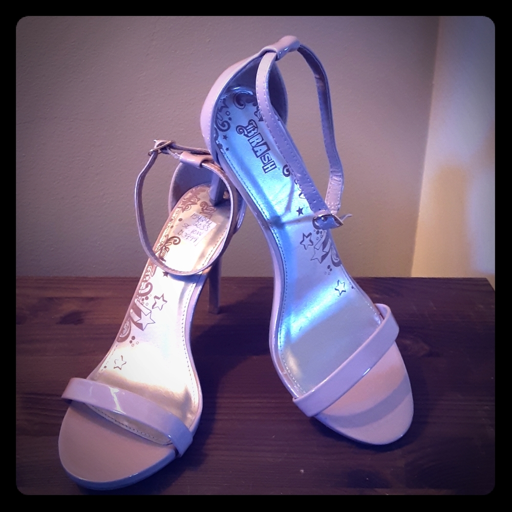 Like new nude/beige heels